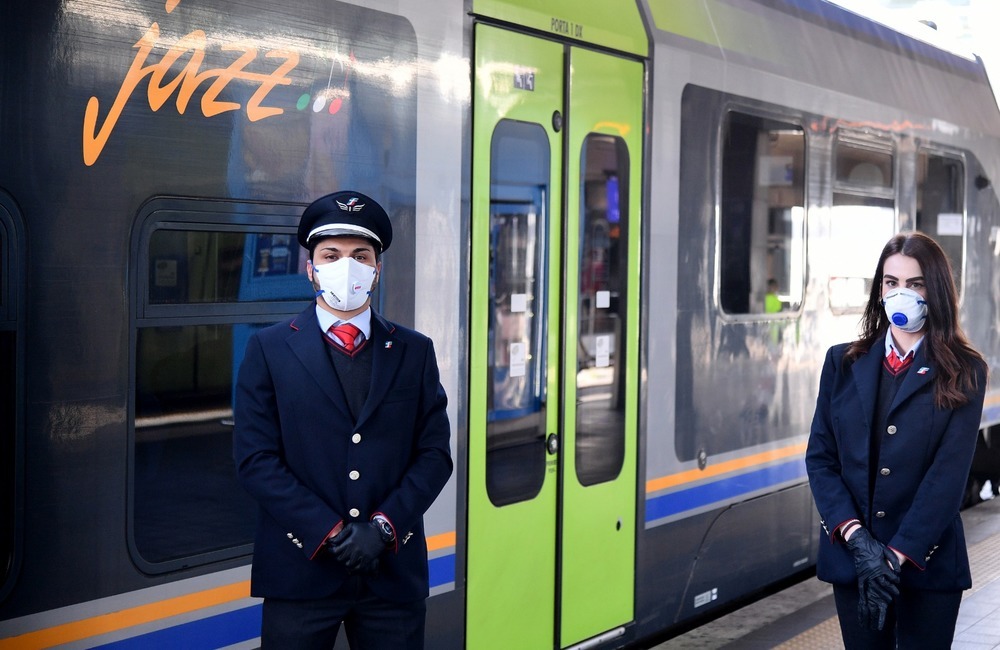 Treni: aumentano corse e passeggeri