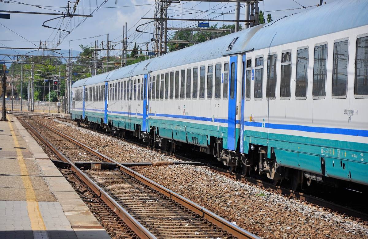 I treni elettrici in Sicilia: desideri che forse il Pnrr esaudirà. Oggi si va a diesel
