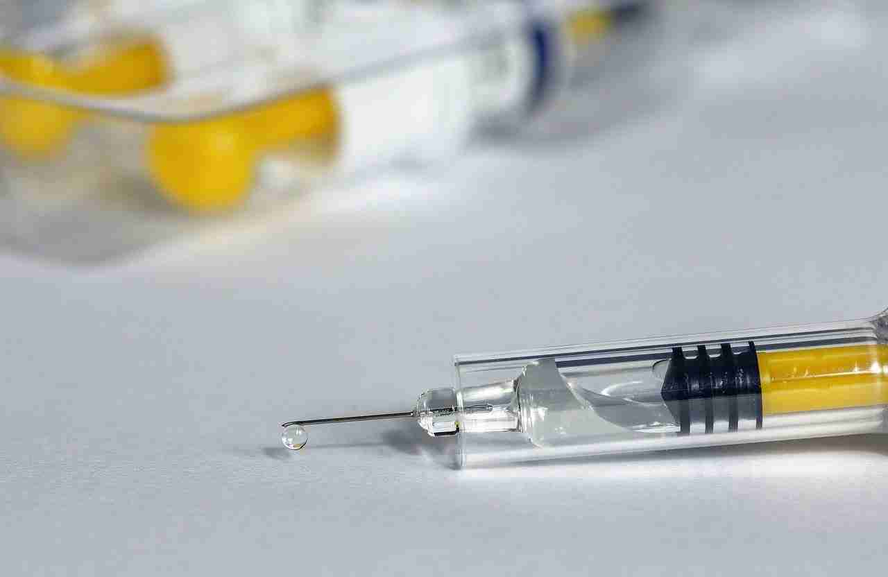 Perché un italiano su due non vuole il vaccino anti-Covid?