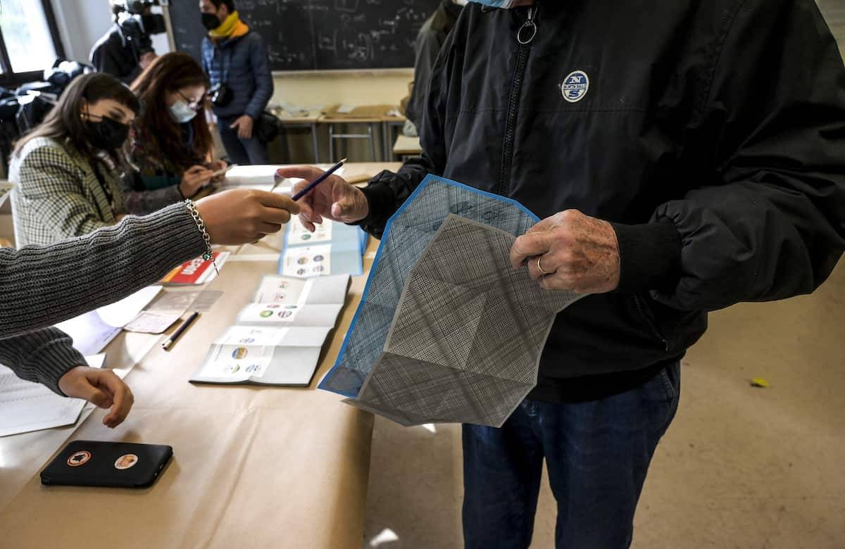 Catania, controllo elettorale: tra pacchi di spesa e Caf compiacenti