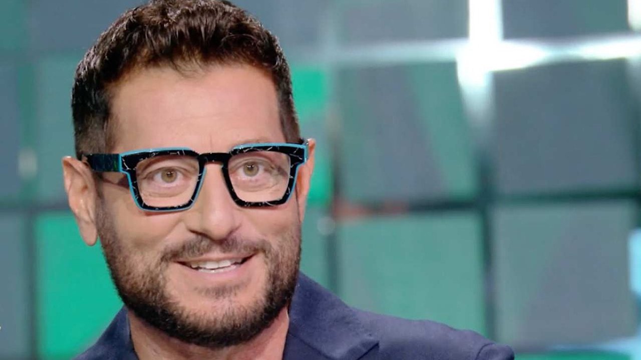 Avventura extraconiugale per Enrico Papi