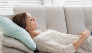 Bonus Meloni 1500 euro per rilassarsi sul divano - Focusicilia.it (Fonte foto Canva)