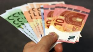 Bonus euro (Pexels)-focusicilia.it