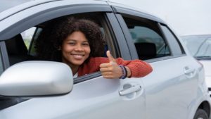 Giovane alla guida (Canva)-focusicilia.it