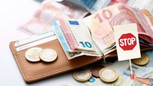 Stop ai contanti: multe in arrivo