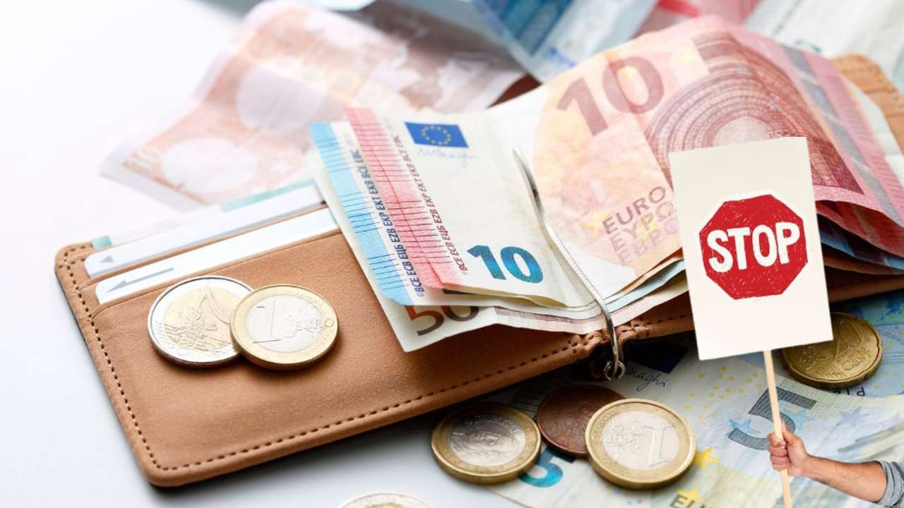 Stop ai contanti: multe in arrivo
