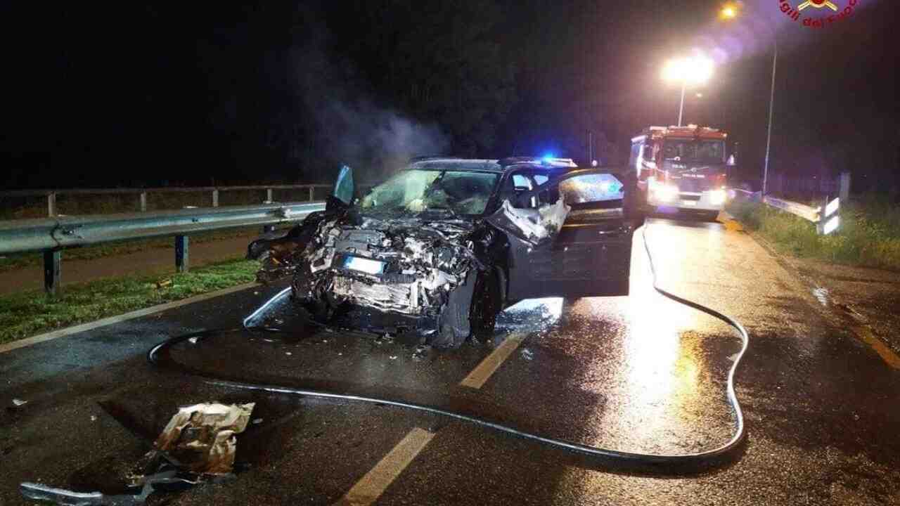 Albano, lo schianto in auto nella notte: è morto sul colpo | La famiglia si chiude nel dolore