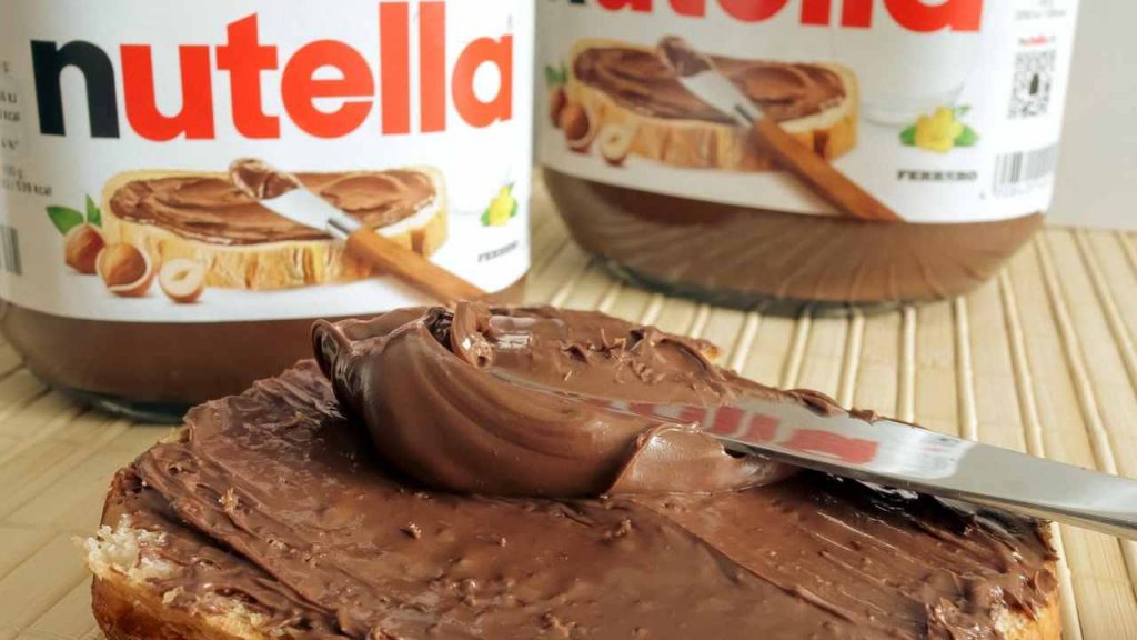 Addio alla Nutella, Ferrero blocca gli acquisti dell’ingrediente principale | Il barattolo più amato sta per sparire dagli scaffali