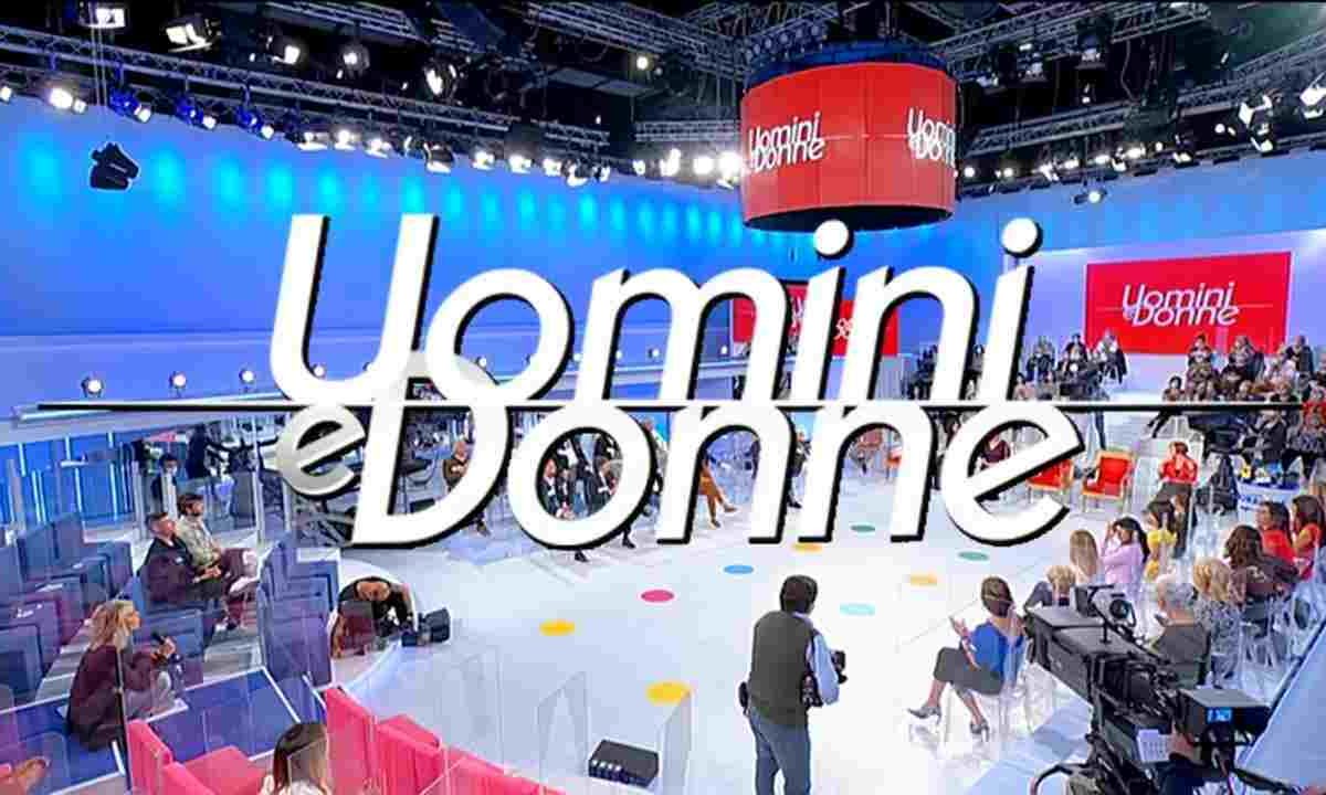 Uomini e Donne, la proposta di matrimonio in diretta: la gioia di tutti dopo la bellissima notizia