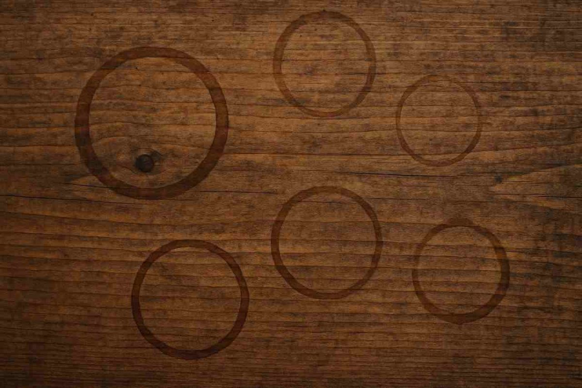 Macchie di bicchieri sul legno? Ecco il metodo express in 10 minuti | così torni a tavola come nuova