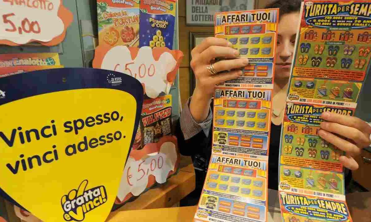 È successo davvero, vincita clamorosa al Gratta e Vinci: si sono portati a casa 2 milioni di euro | la ricevitoria è proprio questa