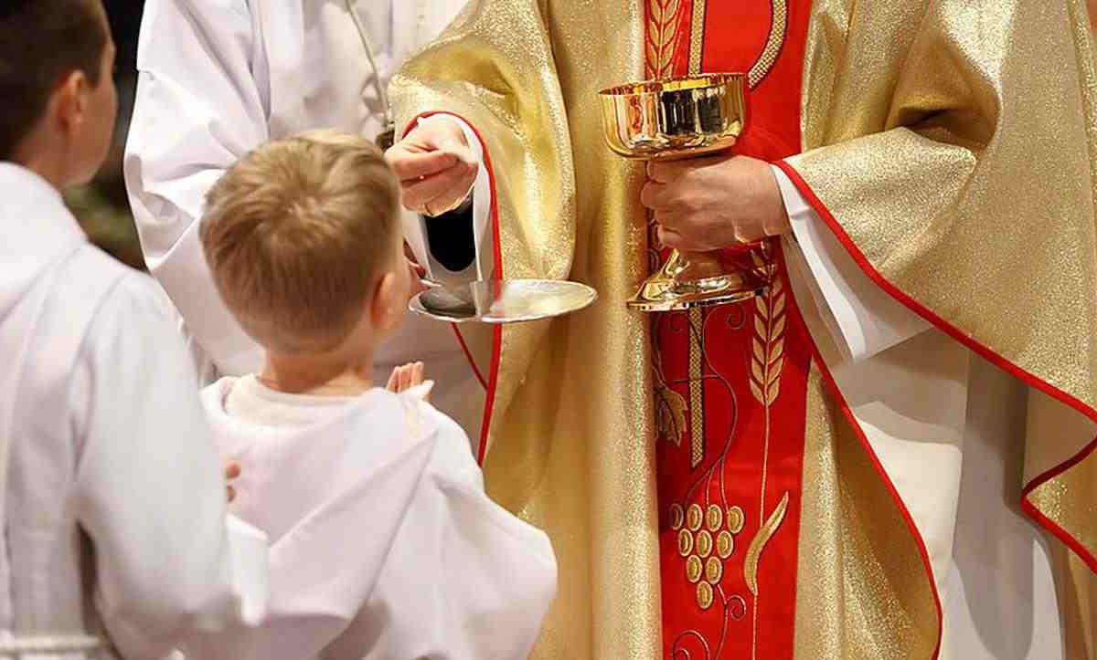 “30.000€ se hai fatto la comunione”, basta che si presenti al banco e ti danno subito i soldi | Serve solo la tua firma