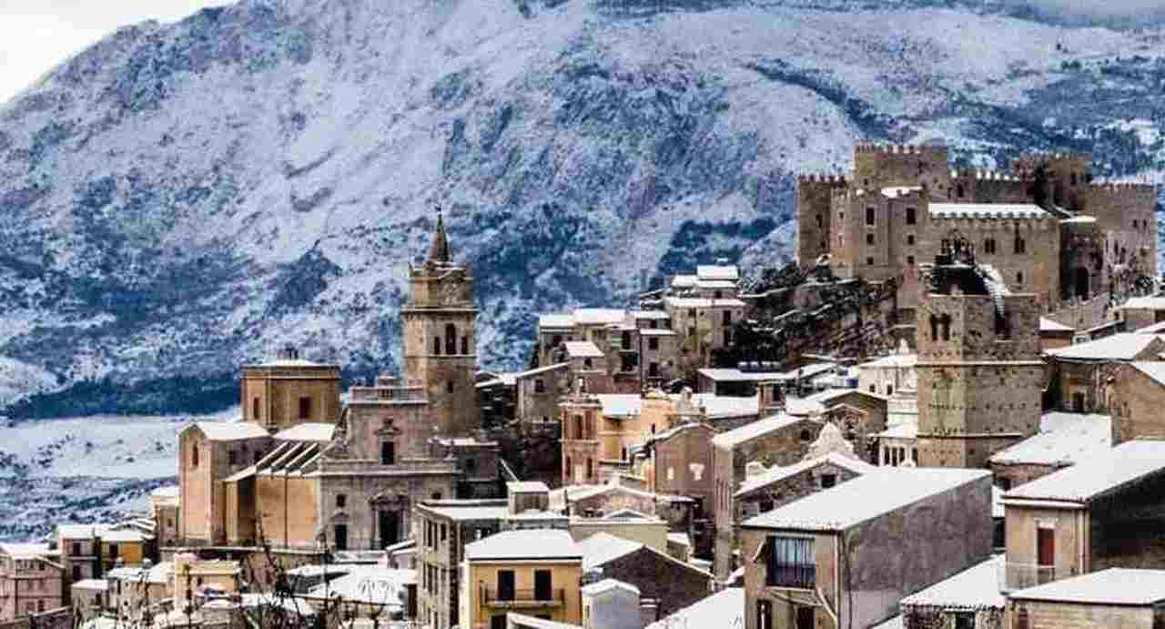 Il borgo segreto tra Etna e canyon lavici, dove storia e avventura si incontrano | Gita perfetta in inverno