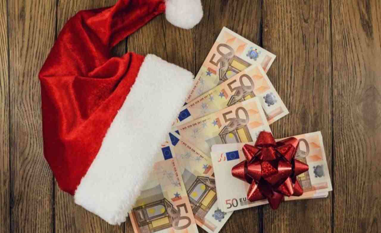 TREDICESIMA, soldi veri a dicembre | importo extra in arrivo per tanti pensionati: Natale d’oro