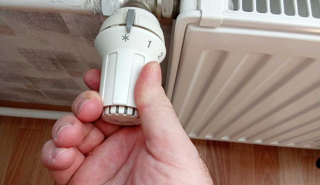 Riscaldamento, addio alla regola dei 19°C: è questa l’unica temperatura per stare al caldo e pagare pochissimo