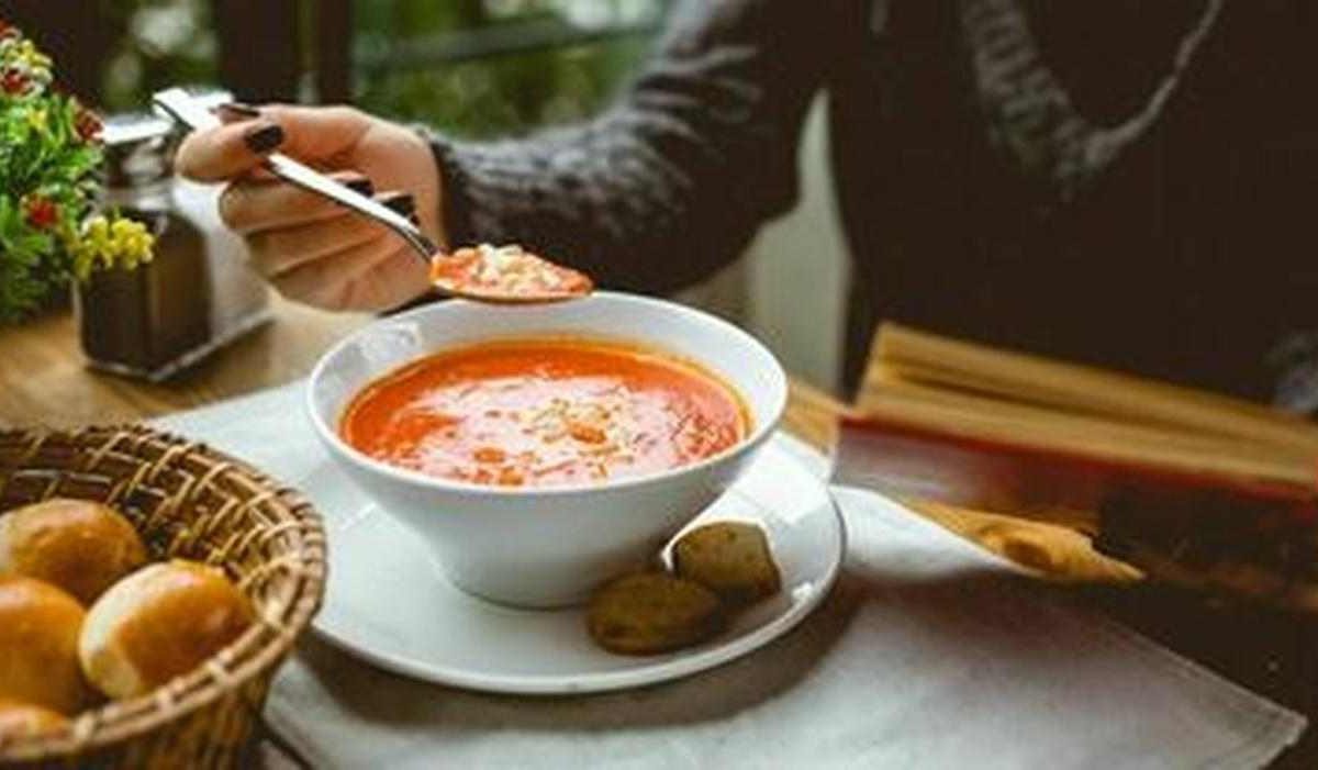 Metabolismo lento, stai cenando all’orario sbagliato | Bastano pochi minuti per rovinarti la salute