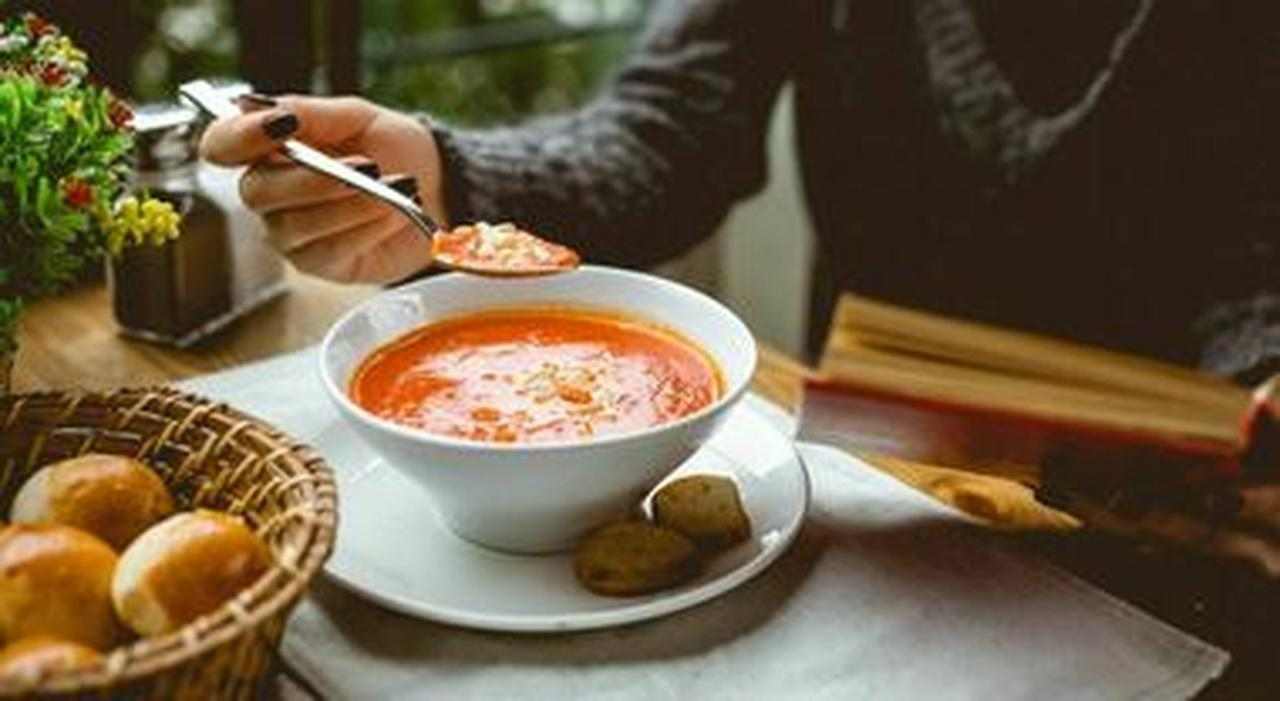 Metabolismo lento, stai cenando all’orario sbagliato | Bastano pochi minuti per rovinarti la salute