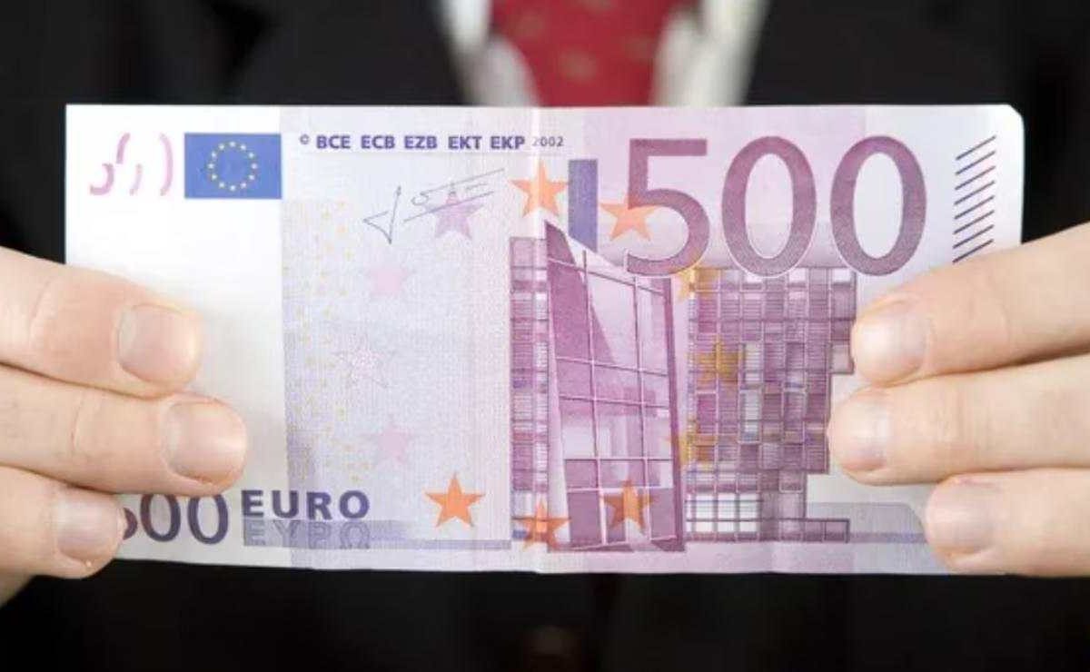 Il trucco dei “nuovi minimalisti”, con 500€ al mese campano da re | Le tecniche da imparare che stanno facendo impazzire i consumatori