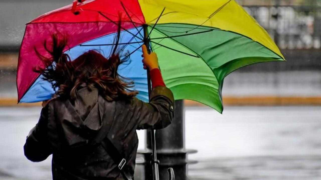 Allarme rosso, evitate gli spostamenti nelle prossime ore | La Sicilia nell’occhio del ciclone: raffiche a 100 km/h e onde di 7 metri