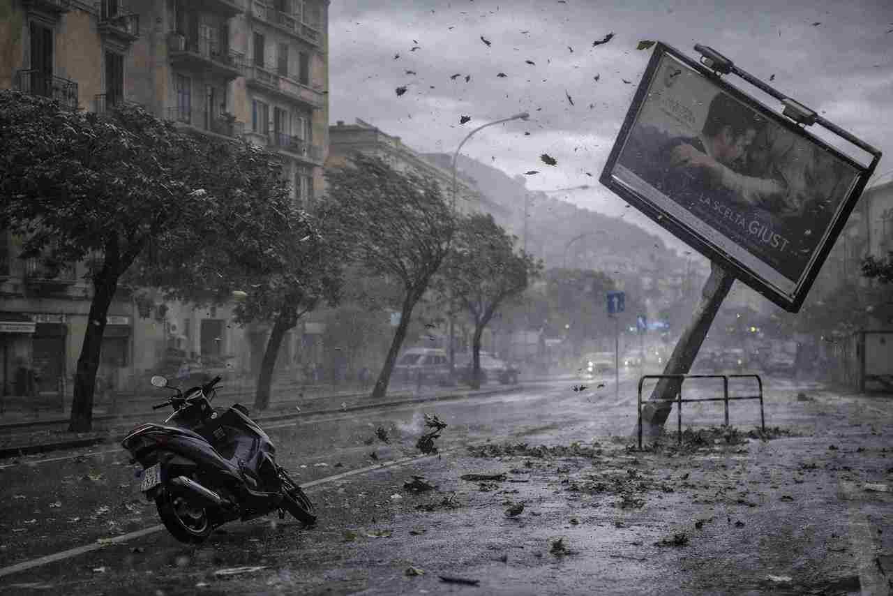 Allerta vento a Palermo, divieto di utilizzo mezzi a due ruote | Scatta l’avviso della Protezione Civile